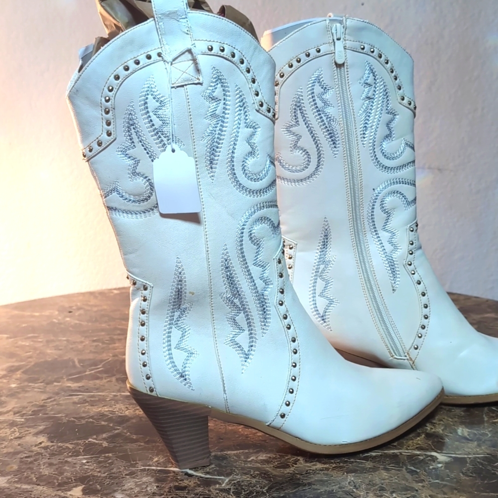 - New size 12 white cowboy boots